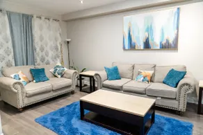 Luxurious & modern home in quiet neighbourhood - Image 2