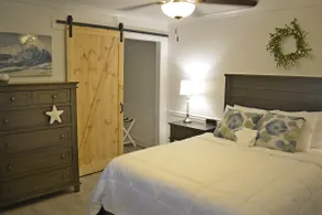 Cozy, beachy vibe in Hoover! - Image 2