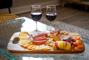Soulard Gem |Cozy APT| Walk to Downtown STL! - Image 5