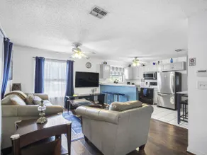 Spacious 2BR Retreat-Family Comfort in Plant City! - Image 2