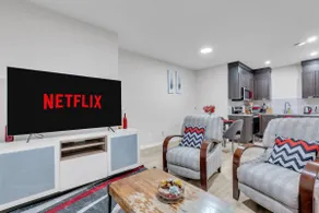 Beautiful Modern Unique Suite - Image 3