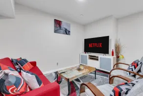 Beautiful Modern Unique Suite - Image 4