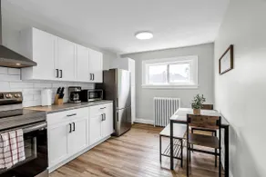 Bright 1-BR APT, Prime Location - Image 3