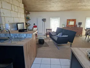 Atypical pretty apartment in the center of Saumur, 3 bedrooms, 2 to 7 people - Image 3
