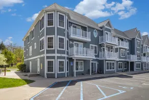 Upscale City Condo Quiet Street - Image 2