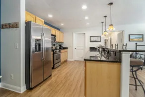 Upscale City Condo Quiet Street - Image 5