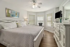 Upscale City Condo Quiet Street - Image 3