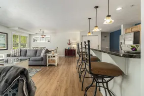 Upscale City Condo Quiet Street - Image 4