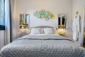 Guest Suite with Private Balcony - Image 3
