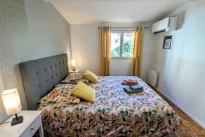 Quiet central duplex with AC and free parking - Image 3