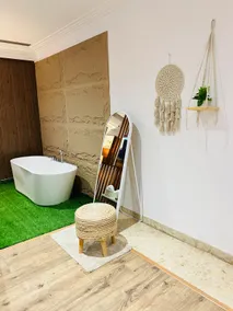 Ultra Luxury Studio Apartment with Bathtub - Image 3