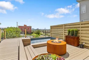 Hollywood Hill’s Oasis: Heated Pool & Hot Tub! - Image 4
