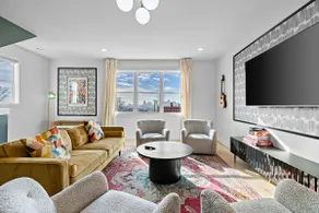 Hollywood Hill’s Oasis: Heated Pool & Hot Tub! - Image 5