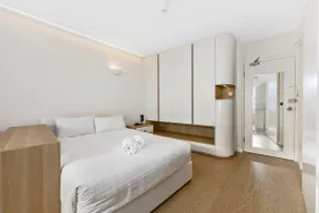Sydney Harbour Bridge View Apartment - Image 5