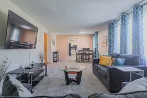 Cozy 2 Bed Room at Cleveland - Image 4