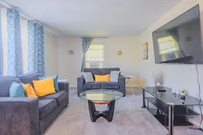 Cozy 2 Bed Room at Cleveland - Image 3