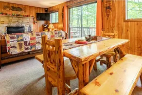 🐻The Poconos Rustic Cozy Bear Chalet Pet-Friendly - Image 4