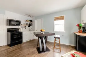 Stylish & Newly Renovated Home – Prime Location! - Image 5