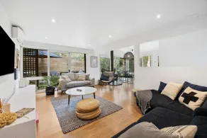 River House 1 - Lorne Holiday Stays - Image 2
