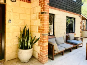 Eco friendly beachside stay with private courtyard - Image 3