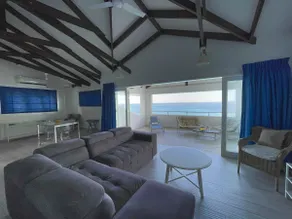 VallonEnd Beachfront villa with excellent view - Image 2
