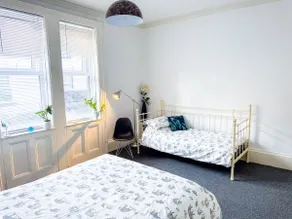 LARGE VICTORIAN TOWN HOUSE FOR UP TO 16 GUESTS - Image 3