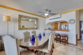 Beautiful Condo in the Marina minutes from the Beach - Image 5