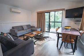 Premier 2 Bedroom Cabin: 1 Queen, 2 Singles - Image 3