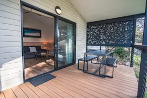 Premier 2 Bedroom Cabin: 1 Queen, 2 Singles - Image 2