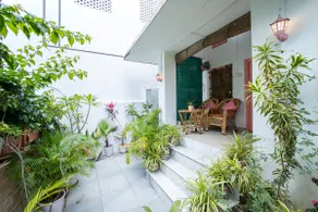 Charming Bohemian Retreat Near Fatehsagar Lake - Image 5