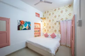 Charming Bohemian Retreat Near Fatehsagar Lake - Image 4