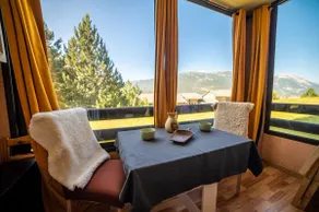 Small south-facing retreat with a view- - Image 2