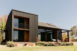 The Black Shed - Luxury Vineyard Escape Mudgee - Image 3