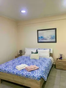 Comfy & Charming | Near Airport, ♛Queen Bed, Pkg - Image 3