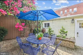 Beautiful, Comfortable & Historic Row House - Image 3