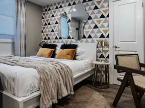 Stylish Studio w/porch in the Heart of Park Ave - Image 2