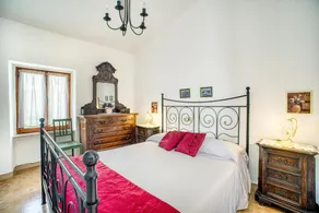 Stunning 1600's home - Image 4