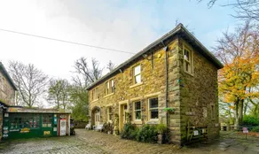 Fitzys Coach House - Wellness Retreat - Image 4