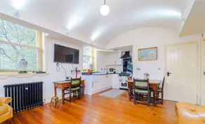 Fitzys Coach House - Wellness Retreat - Image 5