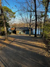 ”Lakeside Blue Bungalow” on Lake Thunderbird - Image 3