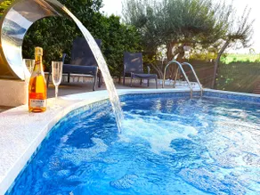 Wawe Lux Holiday House with pool - Image 3