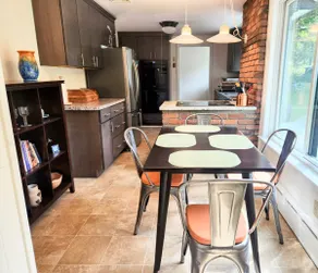 Stylish Haven Walk to Town Near Tanglewood AC - Image 2