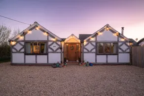 Green Cottage | Unique Family & Dog-Friendly Stay - Image 2