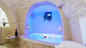 Bed and breakfast avec barbecue, piscine et jacuzzi | Vue jardin - Image 2