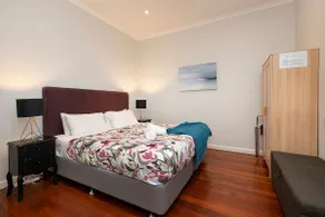 Bottlebrush Cottage & Studio, Wildbrook Pl - Image 5