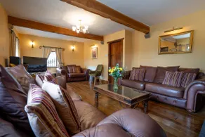Sleeps 12, 6 Bedroom, 3 Ensuite, Village Location. - Image 3