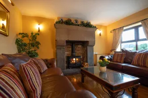 Sleeps 12, 6 Bedroom, 3 Ensuite, Village Location. - Image 2