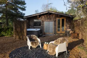 Aspen Log Cabin - Romantic Farm Stay with Hot Tub - Image 4