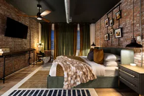 Hot Tub, King Bed, Cabin Vibes in Lawrenceville! - Image 2