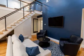 2 Bedrooms & Loft - Minutes to Shops & Restaurants - Image 3